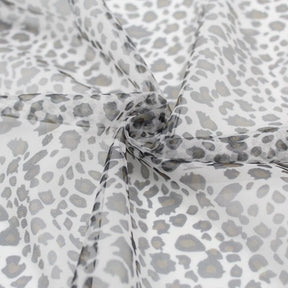 Detailansicht des transparenten Tülls mit Leopardenmuster