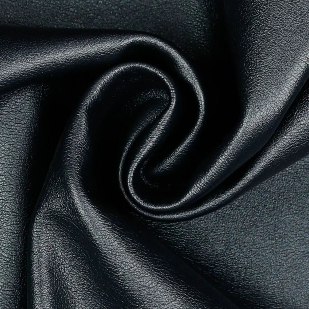 Weiches Kunstleder in Anthrazit Metallic, ideal für Bekleidung, Taschen und DIY-Projekte wie Dekoration und Accessoires.