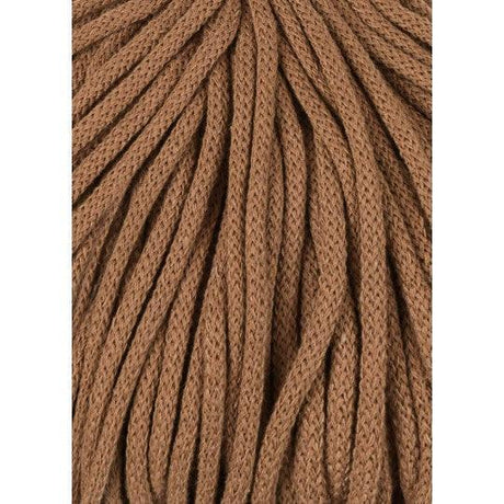 Nahaufnahme der Bobbiny Premium Baumwollkordel, 5 mm, 100 Meter, die die Textur und Weichheit der Kordel zeigt, perfekt für Makramee und Häkelarbeiten.