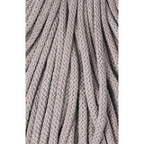Nahaufnahme der Bobbiny Premium Baumwollkordel, 5 mm, 100 Meter, die die Textur und Weichheit der Kordel zeigt, perfekt für Makramee und Häkelarbeiten.