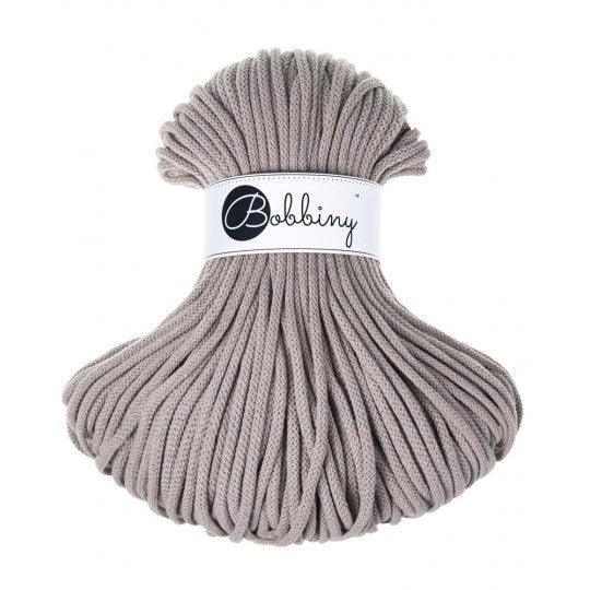 Bobbiny Premium Baumwollkordel in Pearl auf einem weißen Hintergrund, ideal für kreative Handarbeitsprojekte.