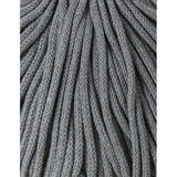 Nahaufnahme der Bobbiny Premium Baumwollkordel, 5 mm, 100 Meter, die die Textur und Weichheit der Kordel zeigt, perfekt für Makramee und Häkelarbeiten.