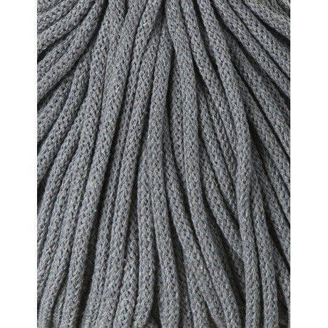 Nahaufnahme der Bobbiny Premium Baumwollkordel, 5 mm, 100 Meter, die die Textur und Weichheit der Kordel zeigt, perfekt für Makramee und Häkelarbeiten.