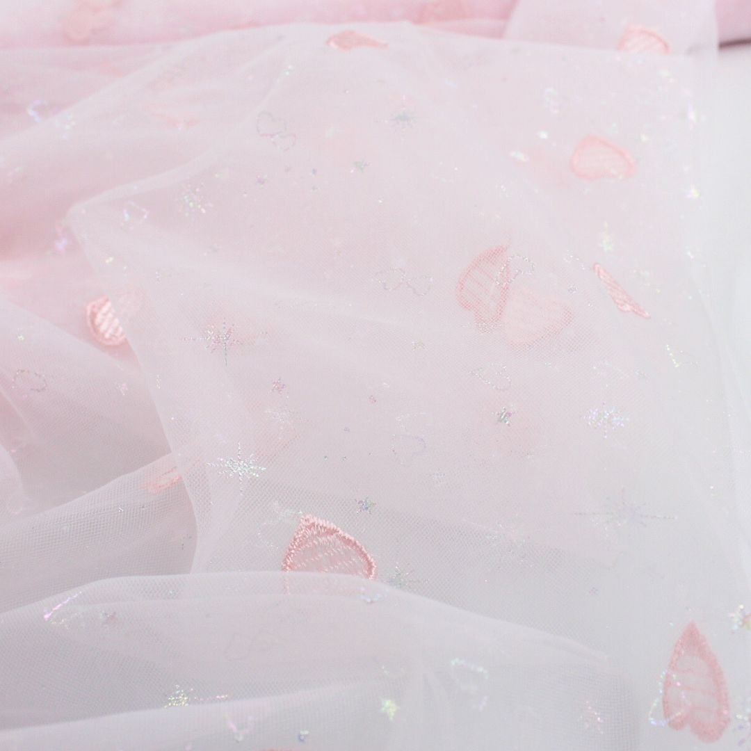 Tüllstoff mit gestickten Herzen und glitzernden Sternen - Stofftime