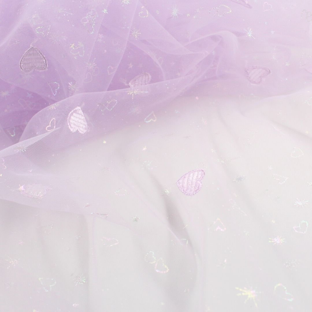 Tüllstoff mit gestickten Herzen und glitzernden Sternen - Stofftime