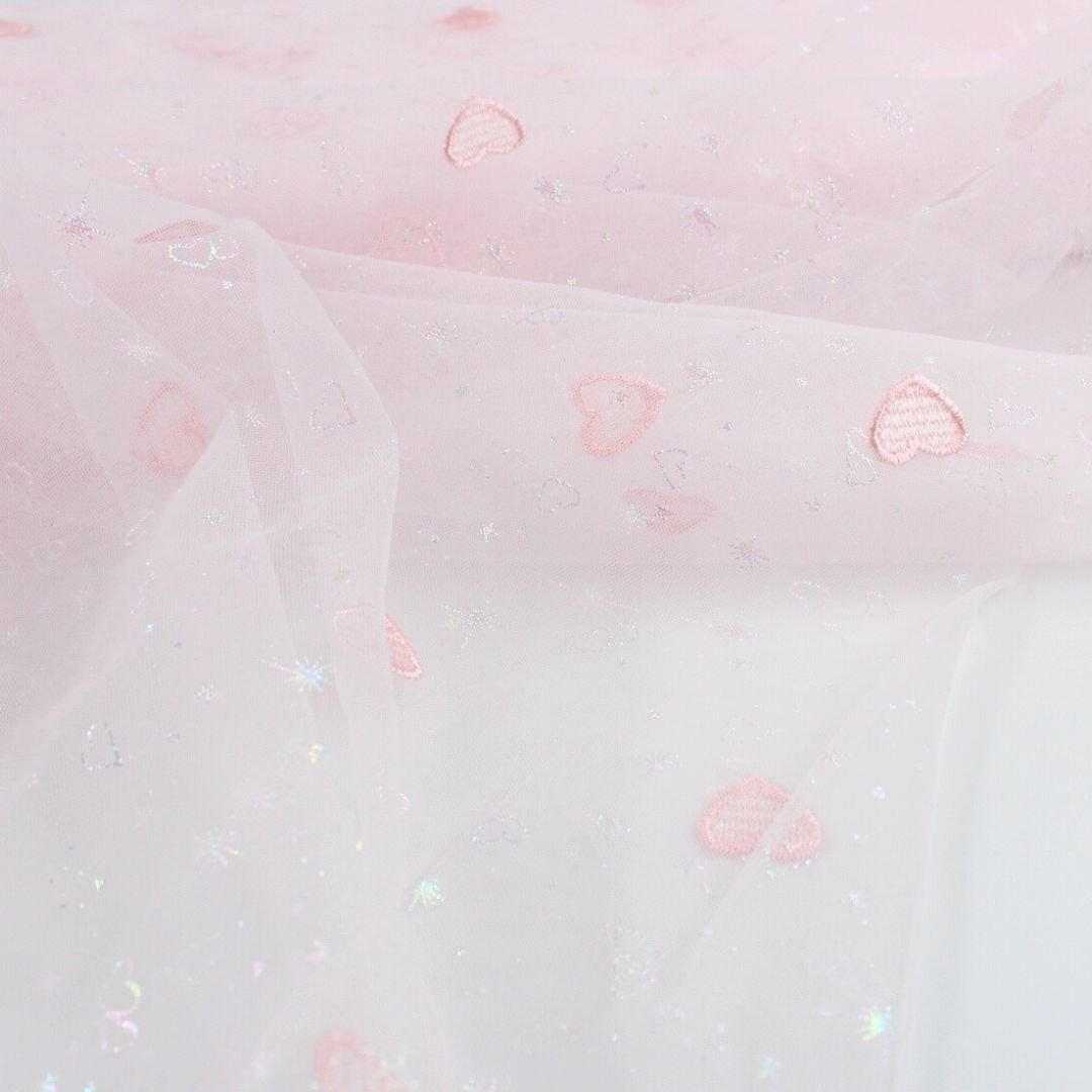 Tüllstoff mit gestickten Herzen und glitzernden Sternen - Stofftime